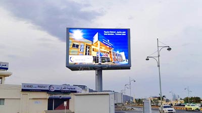 Tela de LED de lados duplos de anúncio ao ar livre gigante dos Emirados Árabes Unidos